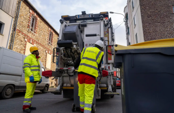 Textiles dans le bac jaune : une erreur qui bloque le tri !
